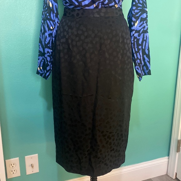 VINTAGE ST. GILLIAN | 100% SILK SKIRT AND TOP SET | 4 - Picture 4 of 10